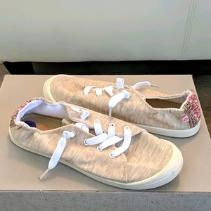 Tommy Bahama low slip on sneakers